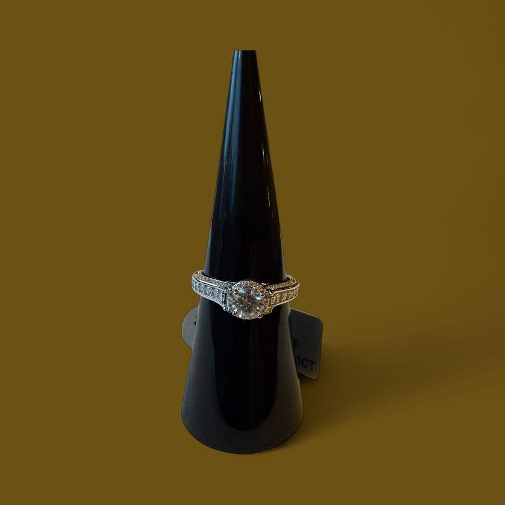 Dazzling Silver 925 Ring with‎ Moissanite Stones